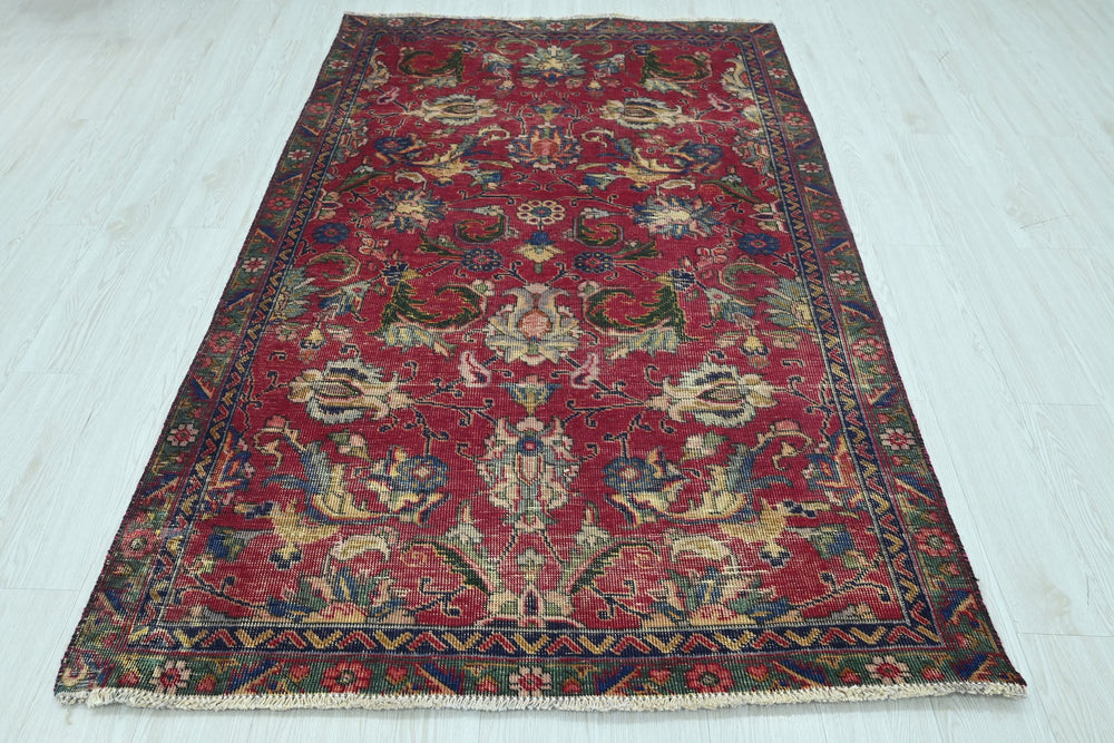 red Medium rug 4' 3" x 6' 11"
