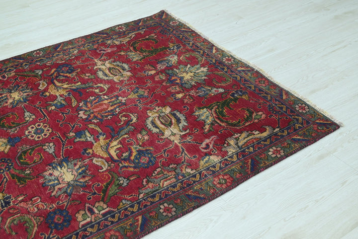 red Medium rug 4' 3" x 6' 11"