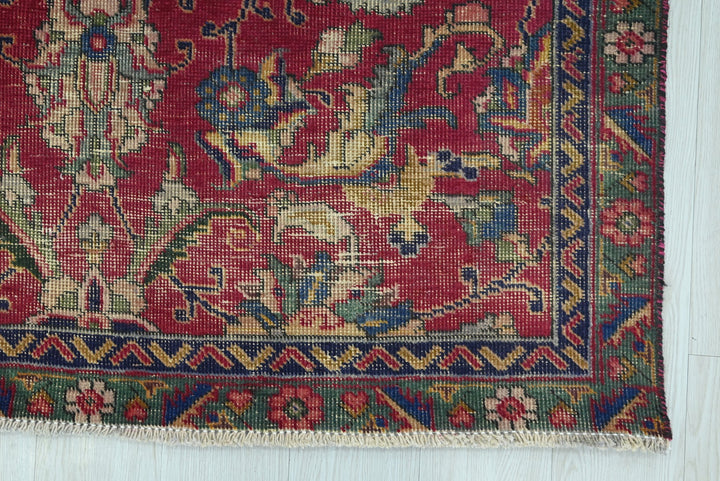 red Medium rug 4' 3" x 6' 11"