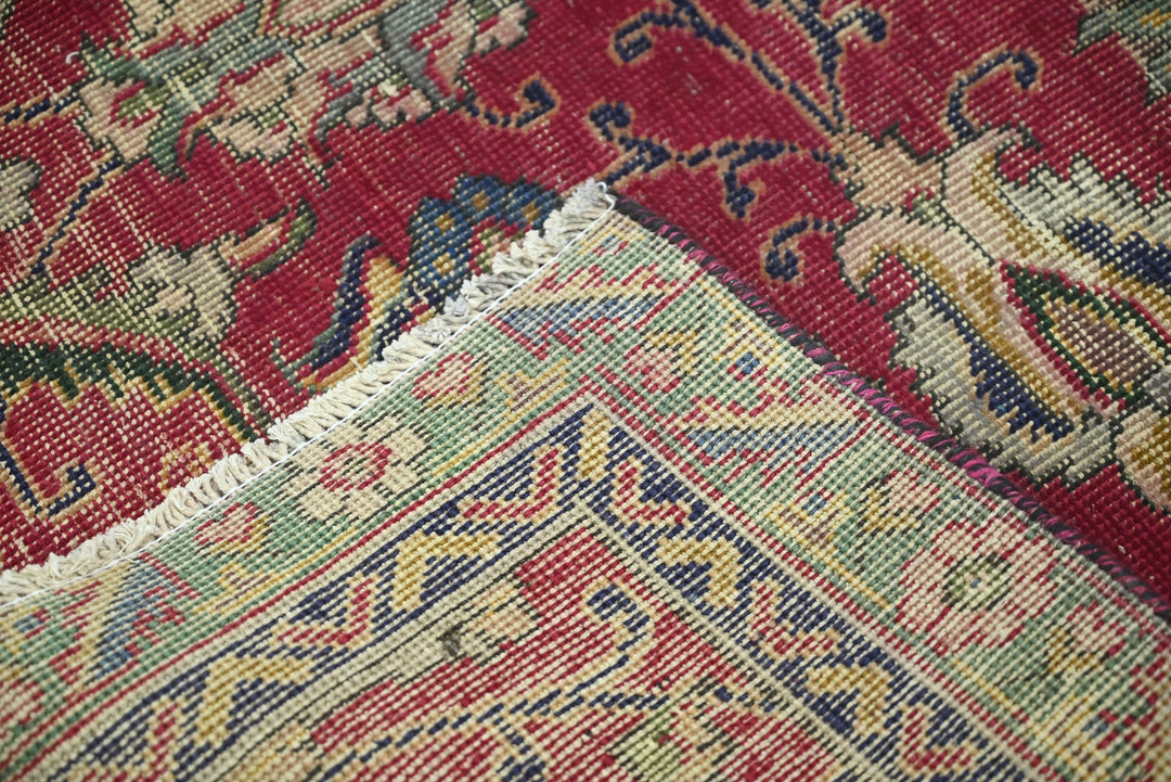 red Medium rug 4' 3" x 6' 11"
