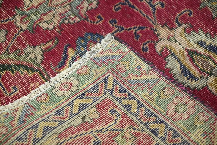 red Medium rug 4' 3" x 6' 11"