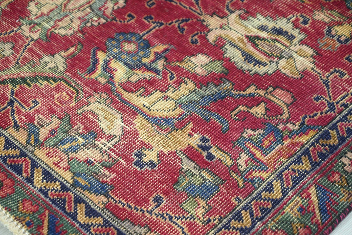 red Medium rug 4' 3" x 6' 11"