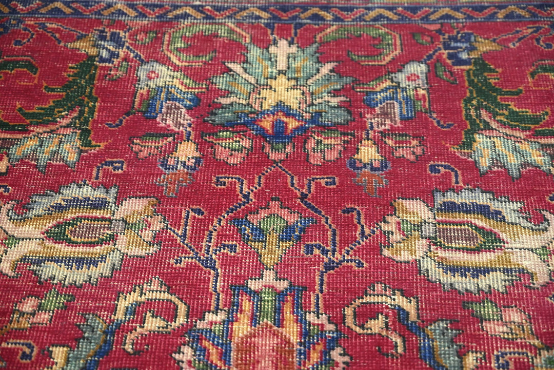 red Medium rug 4' 3" x 6' 11"