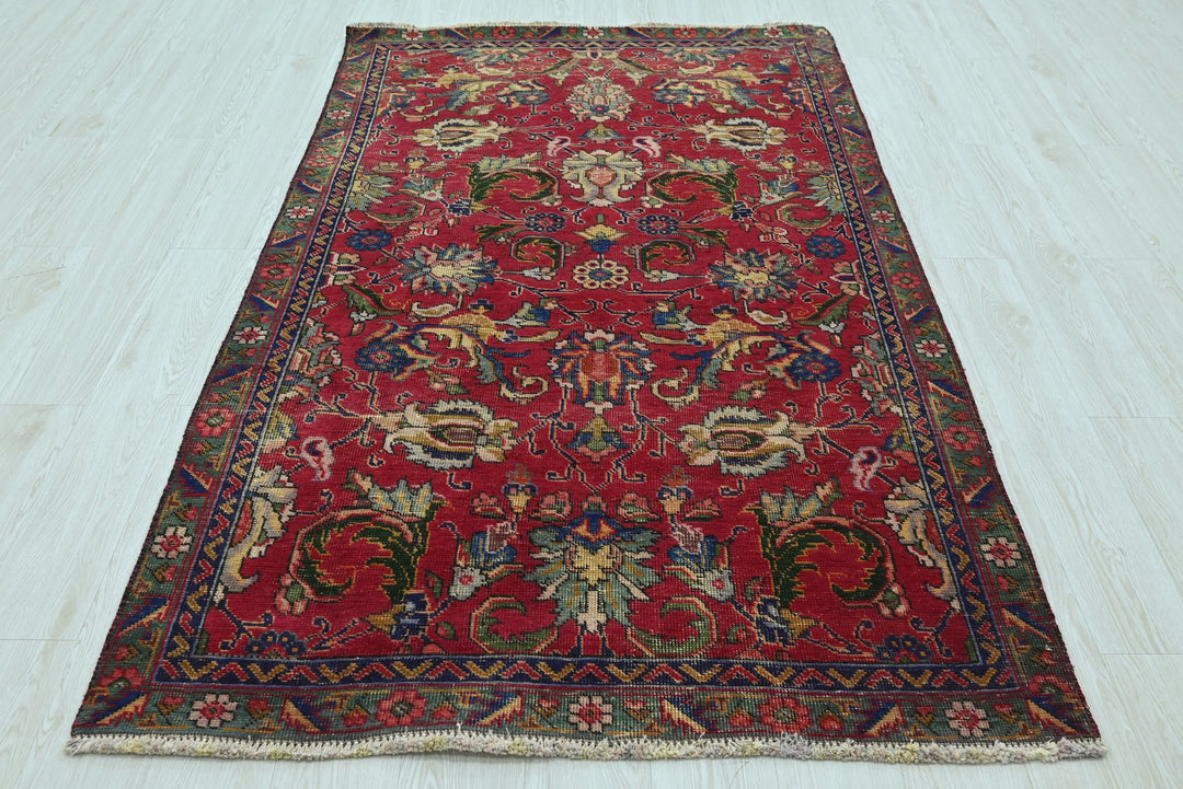 red Medium rug 4' 3" x 6' 11"