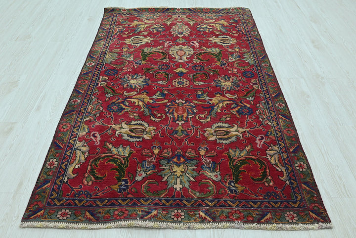red Medium rug 4' 3" x 6' 11"