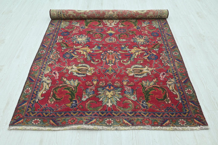 red Medium rug 4' 3" x 6' 11"