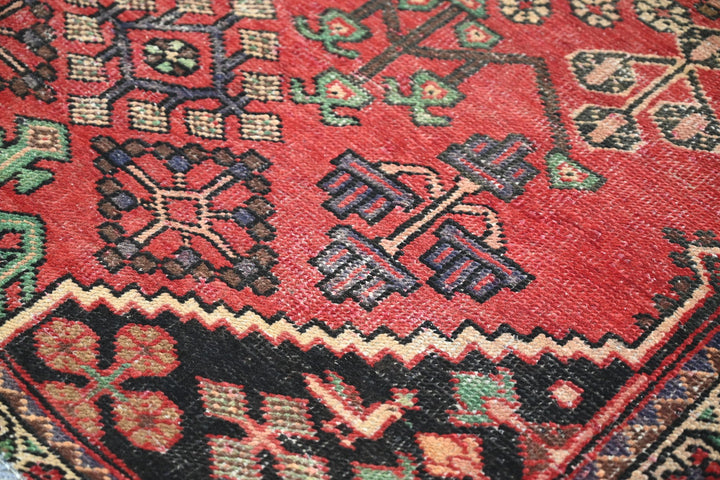 red Accent rug 4' 1" x 6' 1"