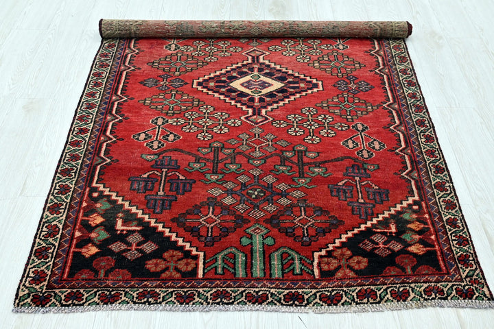 red Accent rug 4' 1" x 6' 1"