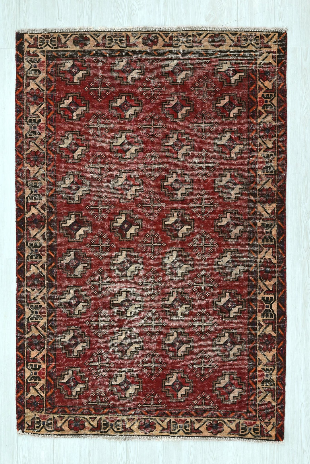 red Accent rug 3' 8" x 5' 8"