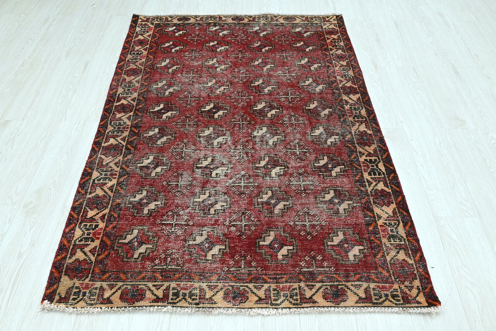 red Accent rug 3' 8" x 5' 8"