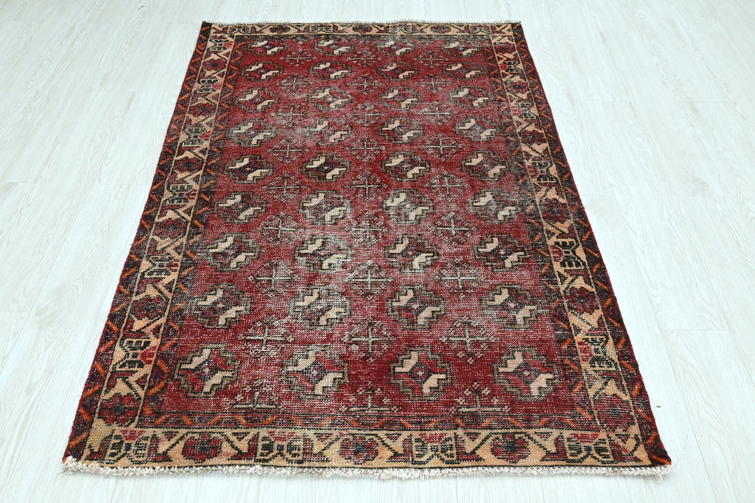red Accent rug 3' 8" x 5' 8"