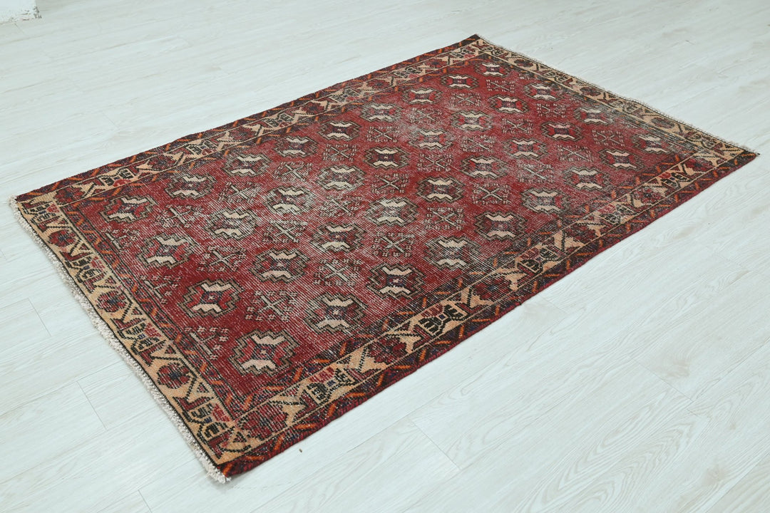 red Accent rug 3' 8" x 5' 8"