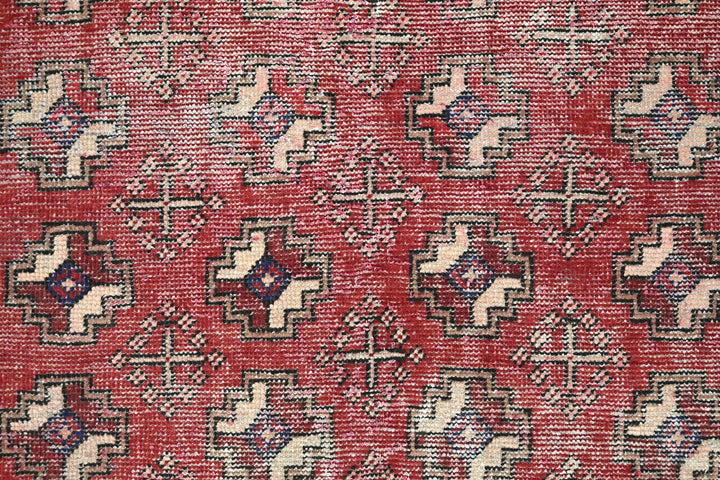 red Accent rug 3' 8" x 5' 8"