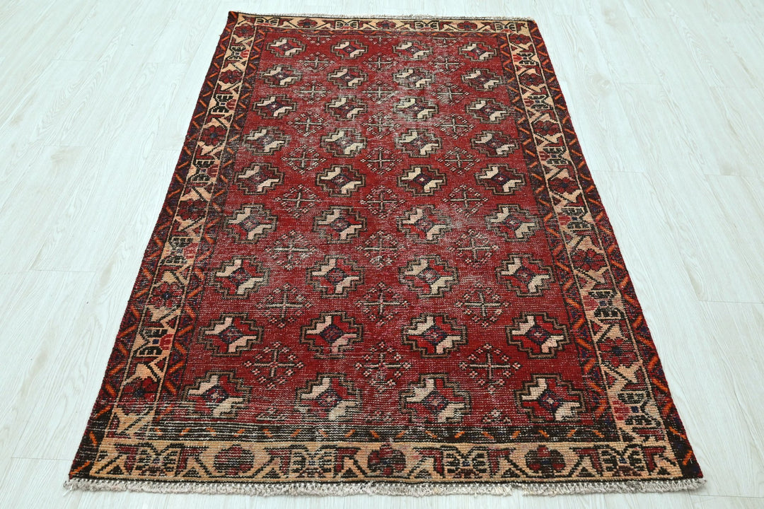 red Accent rug 3' 8" x 5' 8"