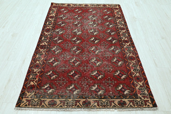 red Accent rug 3' 8" x 5' 8"