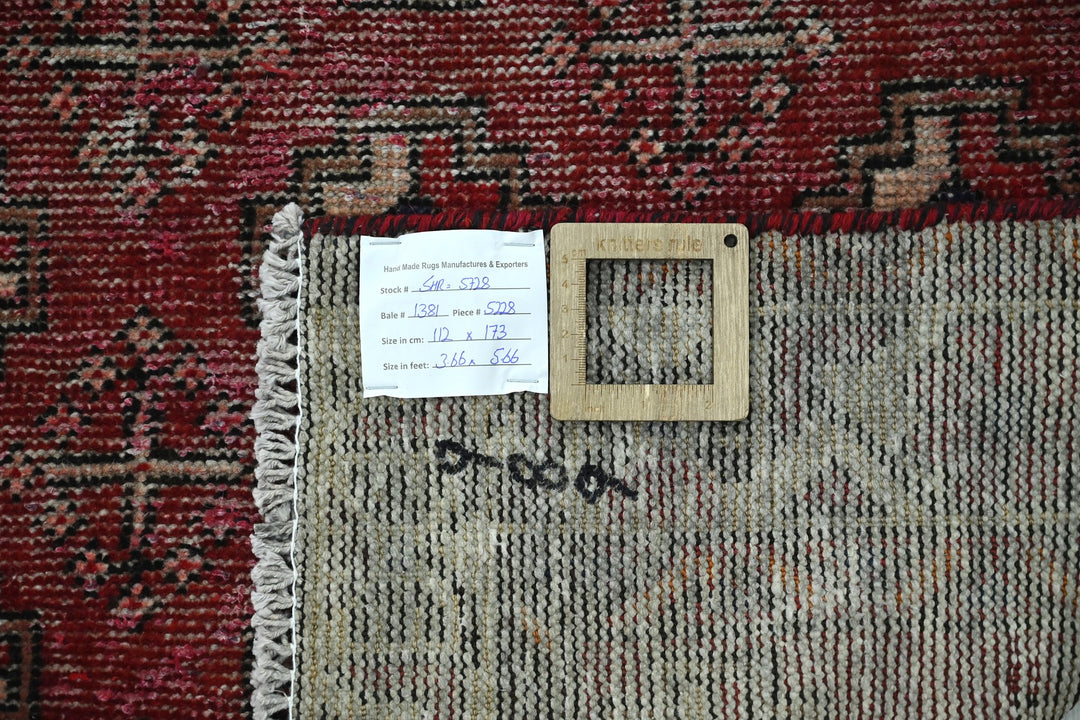 red Accent rug 3' 8" x 5' 8"