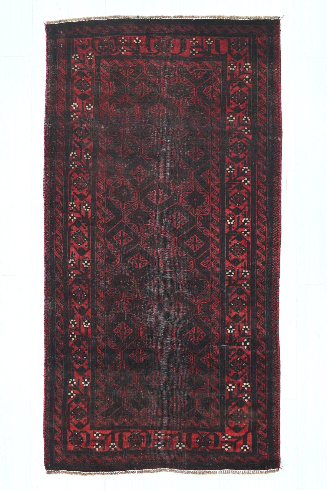 red Accent rug 3' 1" x 6' 1"