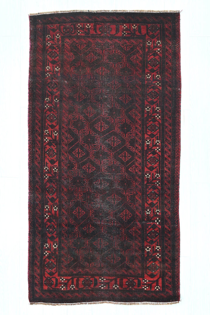 red Accent rug 3' 1" x 6' 1"