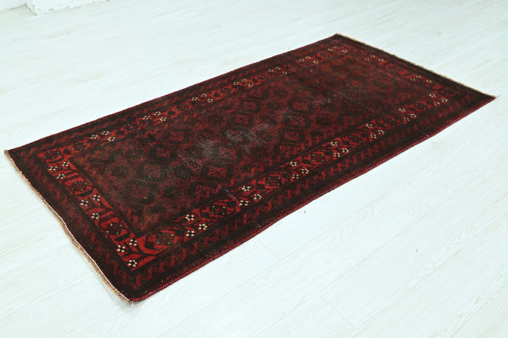 red Accent rug 3' 1" x 6' 1"