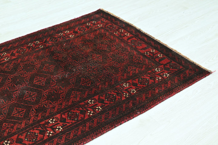 red Accent rug 3' 1" x 6' 1"