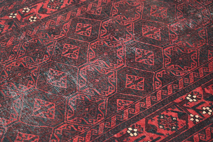 red Accent rug 3' 1" x 6' 1"