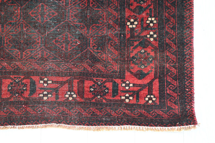 red Accent rug 3' 1" x 6' 1"