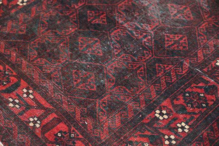 red Accent rug 3' 1" x 6' 1"