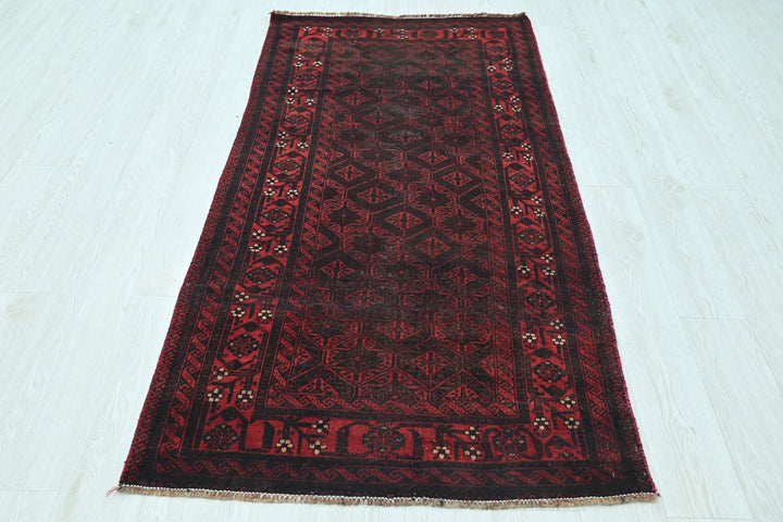 red Accent rug 3' 1" x 6' 1"