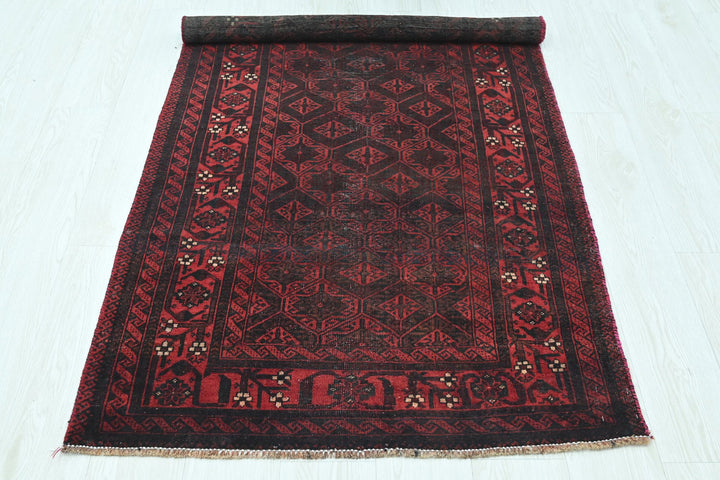 red Accent rug 3' 1" x 6' 1"