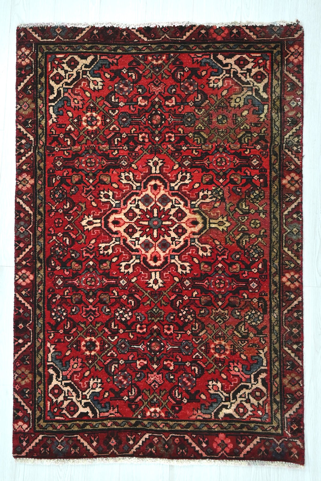 red Accent rug 3' 0" x 4' 6"