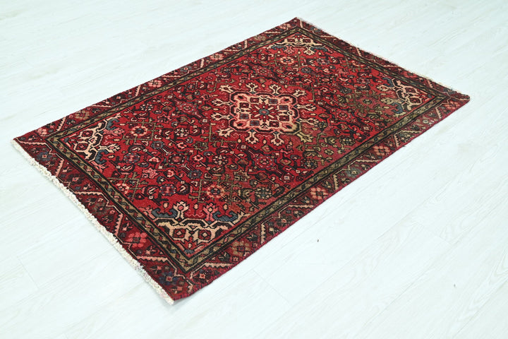 red Accent rug 3' 0" x 4' 6"