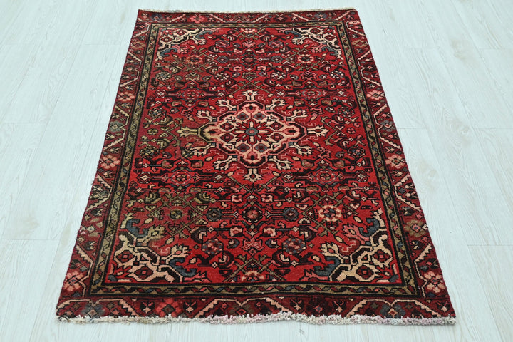 red Accent rug 3' 0" x 4' 6"