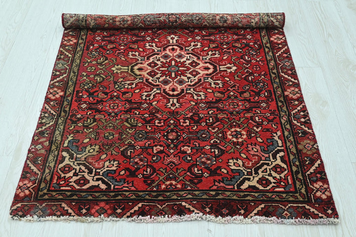 red Accent rug 3' 0" x 4' 6"