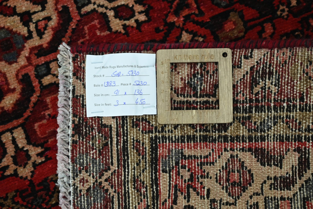 red Accent rug 3' 0" x 4' 6"