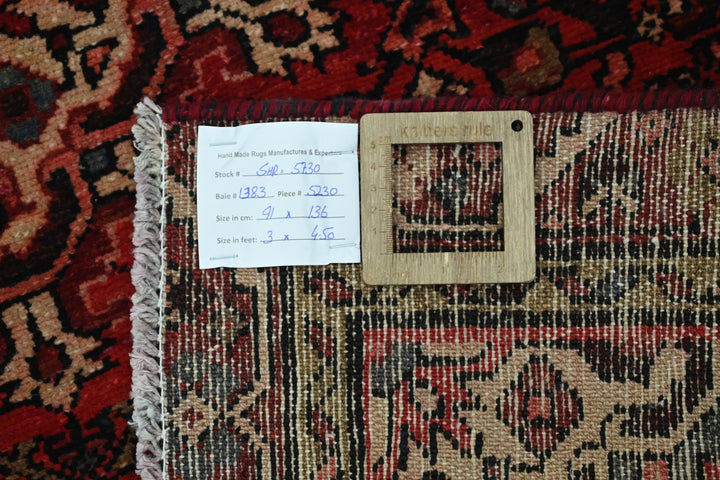 red Accent rug 3' 0" x 4' 6"