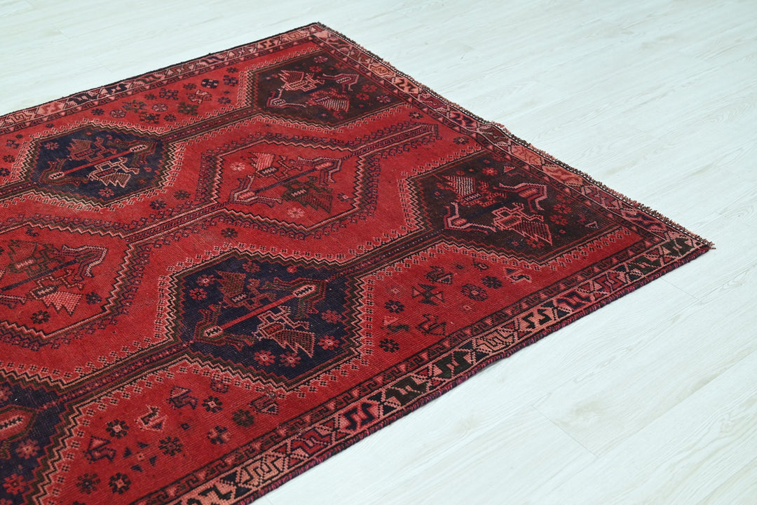red Medium rug 4' 10" x 7' 5"