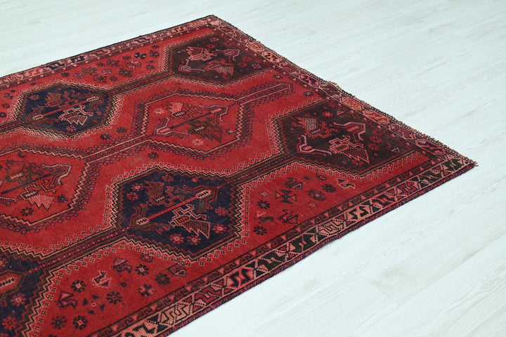 red Medium rug 4' 10" x 7' 5"