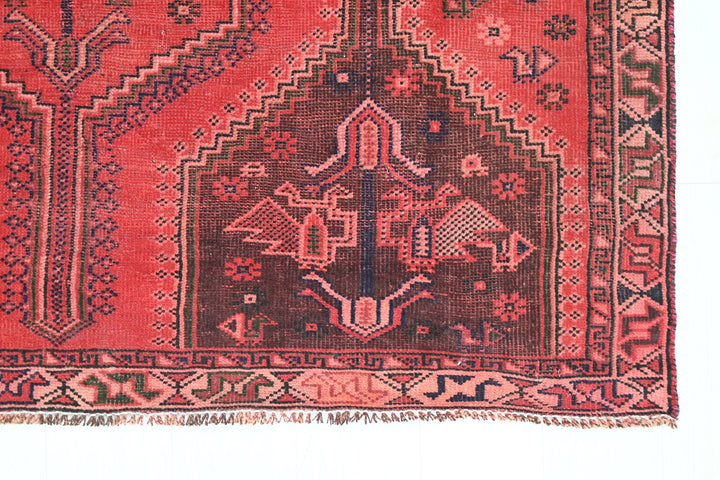 red Medium rug 4' 10" x 7' 5"