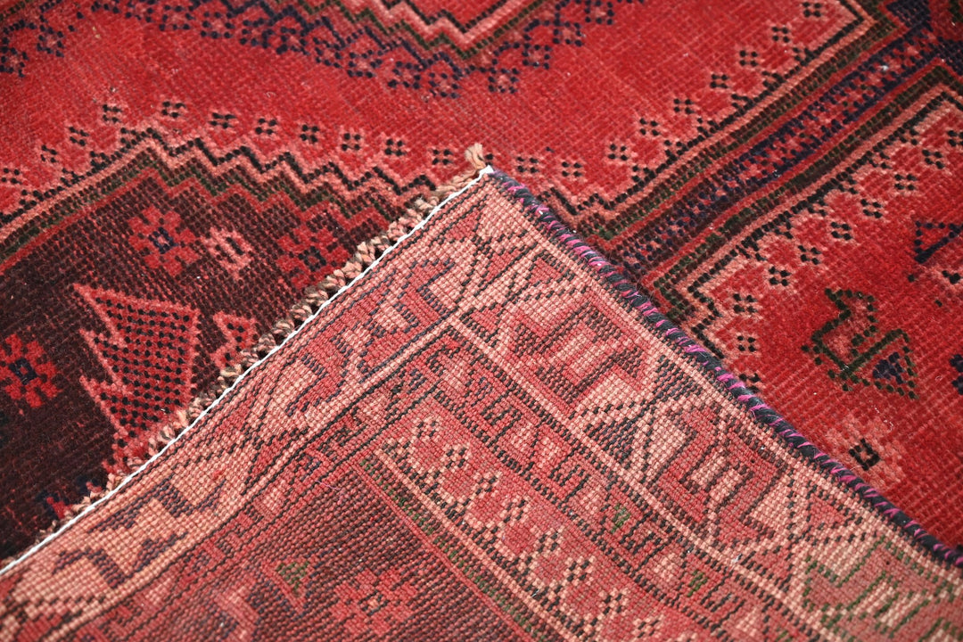 red Medium rug 4' 10" x 7' 5"