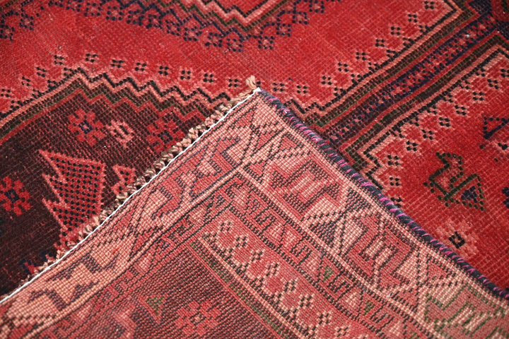 red Medium rug 4' 10" x 7' 5"