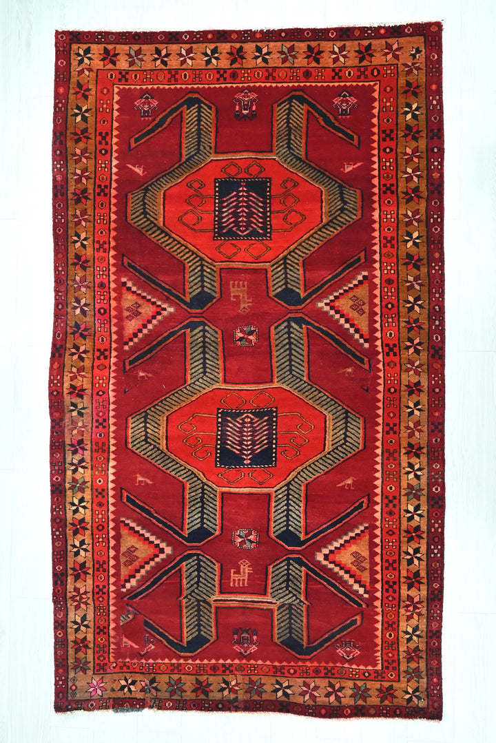 red Medium rug 4' 5" x 7' 11"