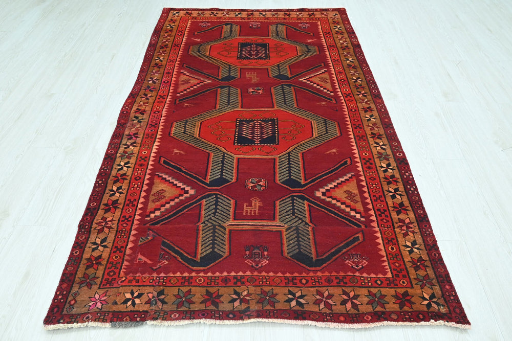 red Medium rug 4' 5" x 7' 11"
