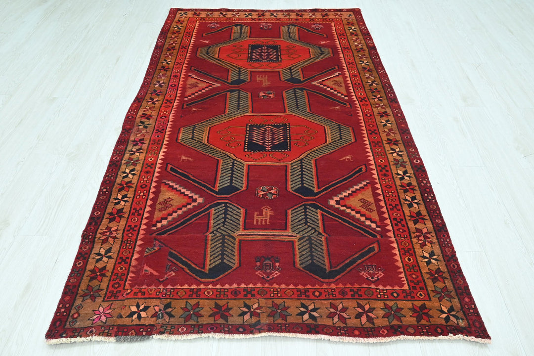 red Medium rug 4' 5" x 7' 11"