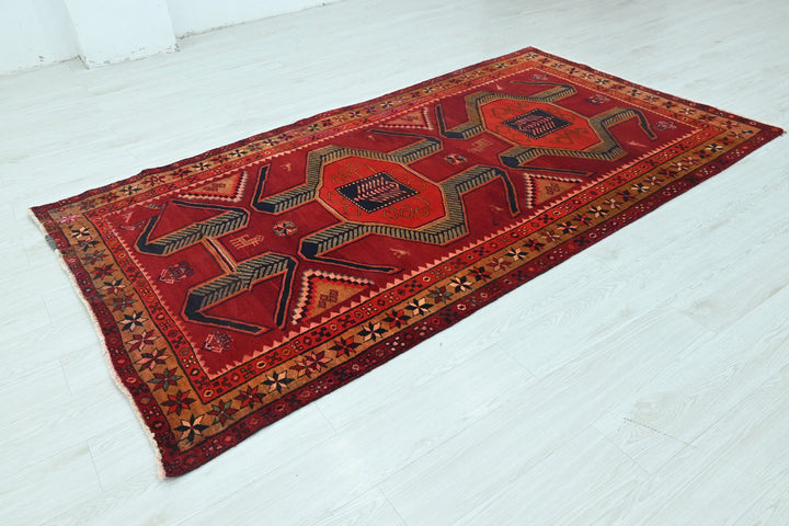 red Medium rug 4' 5" x 7' 11"