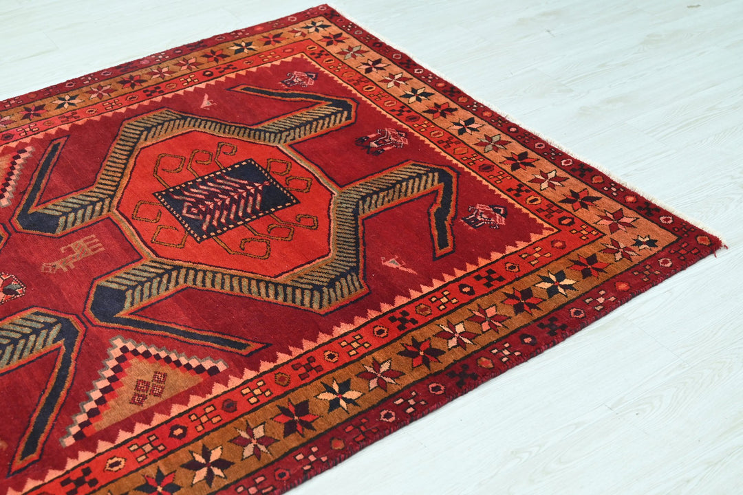 red Medium rug 4' 5" x 7' 11"
