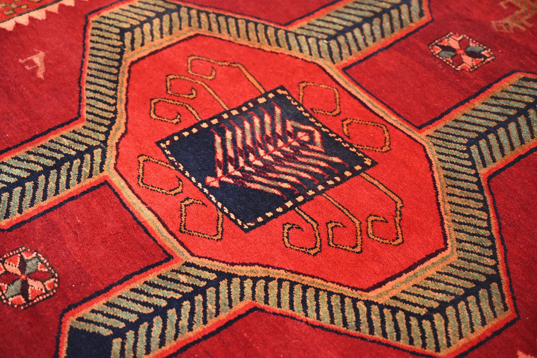 red Medium rug 4' 5" x 7' 11"