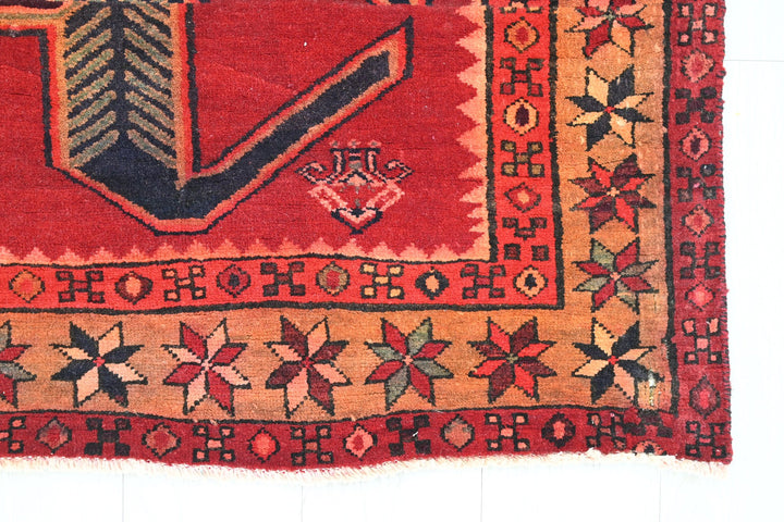 red Medium rug 4' 5" x 7' 11"