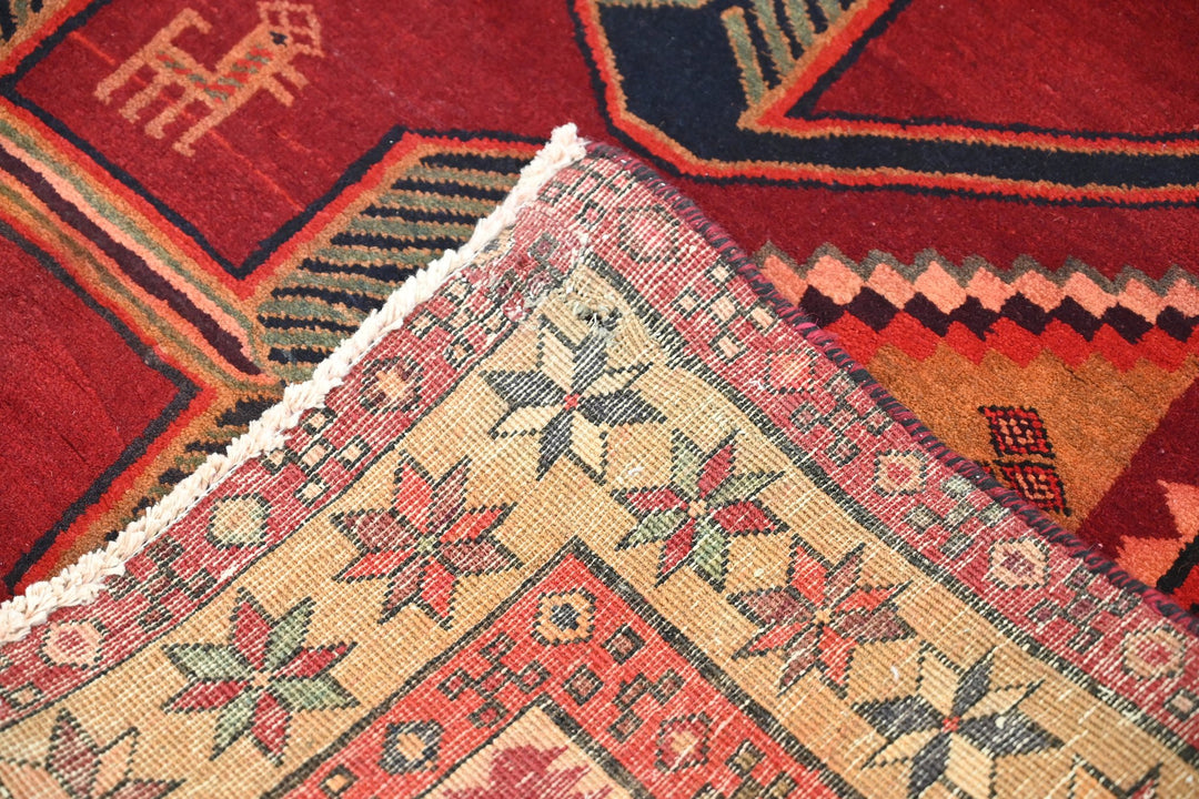 red Medium rug 4' 5" x 7' 11"