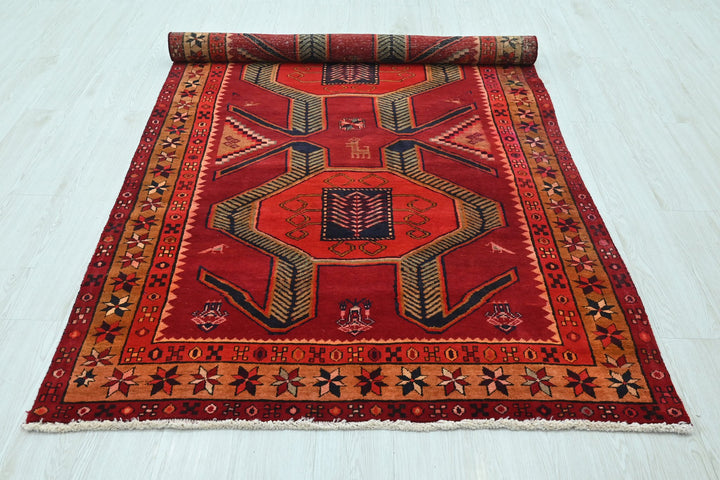 red Medium rug 4' 5" x 7' 11"