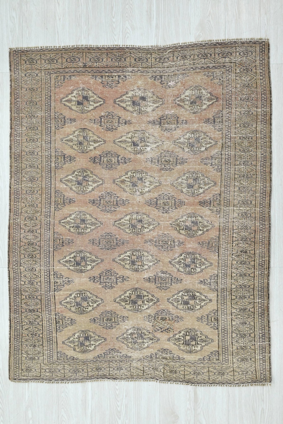 brown Accent rug 3' 10" x 5' 0"